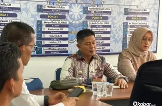 Bupati Pasaman Welly Suhery saat memimpin rapat bersama pengurus YAPPAT dan jajaran terkait di Kantor Bupati, Jumat (19/6/2026). (Foto: Ist)