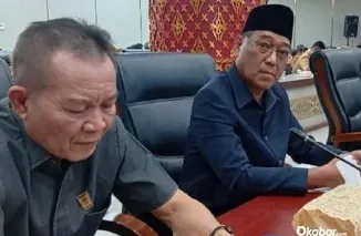 Fraksi PAN DPRD Kota Padang, Usmardi Thareb, saat menyampaikan pandangan fraksi dalam rapat paripurna, Senin (15/6/2026). (Foto: Ist)