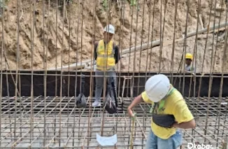 Pembangunan dinding penahan tanah (DPT) dan saluran drainase keliling di TPA Sungai Jariang, Kabupaten Agam, Sumatera Barat, memasuki tahap krusial menjelang proses pengecoran konstruksi utama.