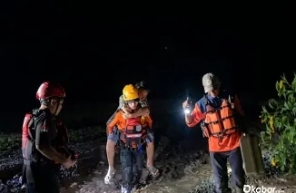 Petugas gabungan mengevakuasi warga dan memantau kondisi banjir di Nagari Sungai Batang, Kecamatan Tanjung Raya, Kabupaten Agam, Sabtu (18/7/2026). (Foto: Ist)
