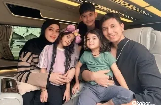 King Faaz berfoto bersama keluarganya. (Foto: Ist)