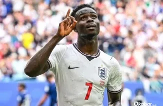 Bukayo Saka merayakan gol penalti penutup hat-tricknya bersama Jude Bellingham pada laga perebutan medali perunggu Piala Dunia 2026. (Foto: Ist)
