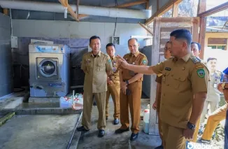 Bupati Pasaman Welly Suhery melakukan inspeksi mendadak ke unit laundry RSUD Tuanku Imam Bonjol (TIB)