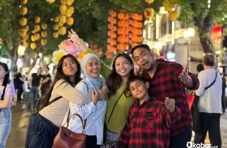 Meisya Siregar dan Bebi Romeo bersama ketiga anaknya. (Foto: Ist)