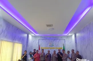 Kepala Kejaksaan Negeri Pasaman Hendi Arifin, SH, MH menerima kunjungan silaturahmi Wakapolres Pasaman Kompol Muzhendra di ruang kerja Kajari Pasaman, Kamis (16/7/2026).