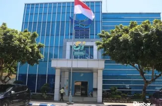 Direktur Utama Perumda Air Minum Kota Padang Hendra Pebrizal saat menjelaskan program diskon khusus Rp357.000 bagi 357 calon dan pelanggan dalam rangka memeriahkan Hari Jadi Kota Padang ke-357, Jumat (24/7/2026). (Foto: Ist)