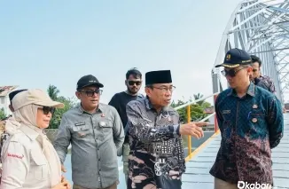 Wakil Wali Kota Padang Maigus Nasir didampingi Sekretaris Daerah Raju Minropa meninjau persiapan lokasi Hari Jadi Kota Padang ke-357 di kawasan Kota Tua, Batang Arau, Sungai Batang Palinggam, dan Pantai Padang, Kamis (16/7/2026). (Foto: Ist)