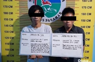 Dua tersangka kasus dugaan peredaran narkotika hasil penggerebekan di Pasar Inpres Tapus, Kecamatan Padang Gelugur, Minggu (19/7/2026). (Foto: Ist)