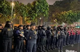 Personel Polrestabes Bandung bersama Tim Prabu melaksanakan patroli malam di titik rawan kriminalitas Kota Bandung, Rabu (15/7/2026). (Foto: Ist)