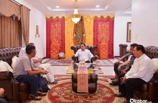 Perwakilan Yayasan Buddha Tzu Chi bersama Wakil Bupati Agam Muhammad Iqbal meninjau lokasi lahan seluas 1,5 hektare di Kayu Pasak, Nagari Salareh Aia, Kecamatan Palembayan, Rabu (22/7/2026). (Foto: Ist)