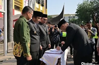 Wakil Gubernur Sumatera Barat Vasko Ruseimy saat memimpin upacara peringatan Hari Koperasi ke-79 tingkat provinsi di halaman Kantor Gubernur Sumbar, Kamis (16/7/2026). (Foto: Ist)