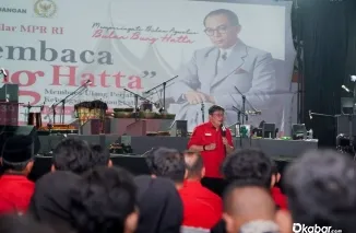 Ketua PDIP Sumbar Alex Indra Lukman menghadiri peringatan Bulan Agustus Bulan Bung Hatta di Kantor DPC PDIP Padang, Minggu (30/8/2026) malam. (Foto: Ist)