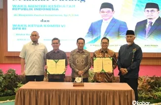 Gubernur Sumatera Barat Mahyeldi Ansharullah bersama Wakil Menteri Kesehatan Benjamin Paulus Octavianus saat menghadiri peresmian IGRA, penandatanganan kerja sama, dan serah terima sumur bor di RSUP Dr. M. Djamil Padang, Jumat (18/9/2026). (Foto: Ist)
