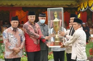 Gubernur Sumbar Mahyeldi Ansharullah buka MTQ Nasional ke-42 tingkat Kabupaten Sijunjung di Tanjung Ampalu. (Foto: Ist)