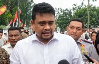 Gubernur Sumut Bobby Nasution saat peluncuran bus perintis gratis di Asahan. (Foto: Ist)
