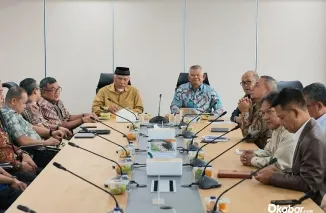 Gubernur Sumbar Mahyeldi Ansharullah bertemu Plt. Kepala Badan Bank Tanah Hakiki Sudrajat di Jakarta. (Foto: Ist)