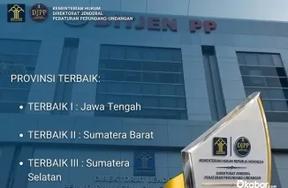 Gubernur Mahyeldi terima penghargaan Terbaik II ALD 2026 di Kemenkumham Jakarta. (Foto: Ist)