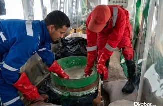 Pesawat uji coba penyemaian dry ice lepas landas. (Foto: Ist)